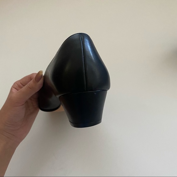 SOLD Salvatore Ferragamo Vintage Vara Bow Pumps Navy Blue - Picture 11 of 15